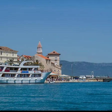 Piscina With Sea View Trogir-seget Appartement