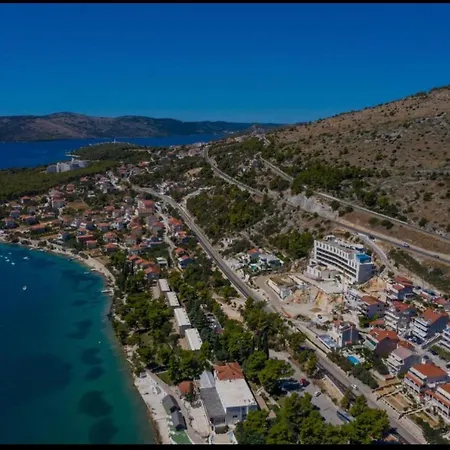 Apartment Piscina With Sea View Trogir-seget